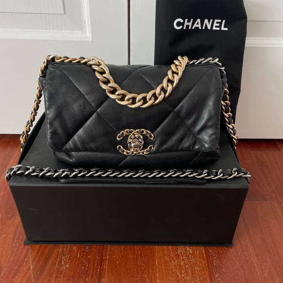 BLACK QUILTED LAMBSKIN CHANEL 19 FLAP BAG medium - Picture 6 of 9